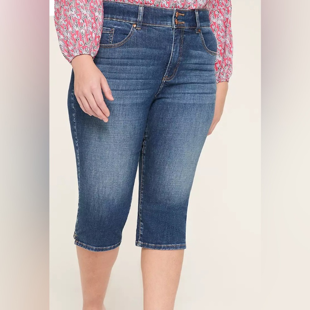 Women's Blue Denim Capri Jeans with stretch.